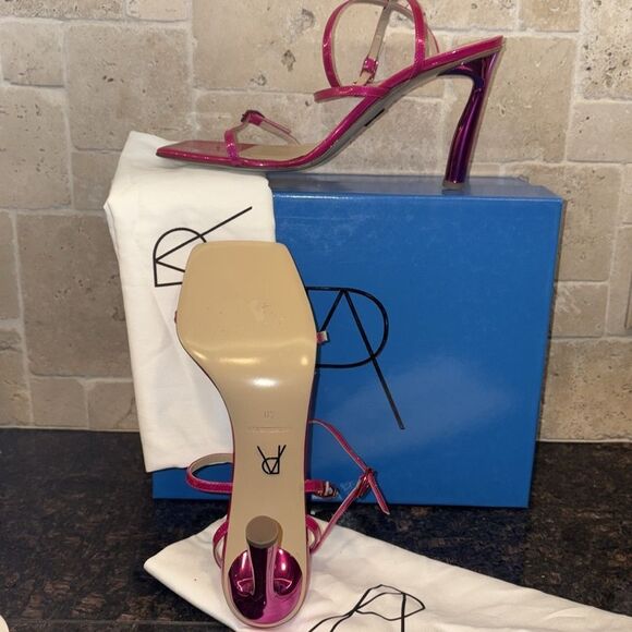 Paul Andrew Slinky Strappy Leather Sandals New in box/dust bag $895 - Picture 9 of 12